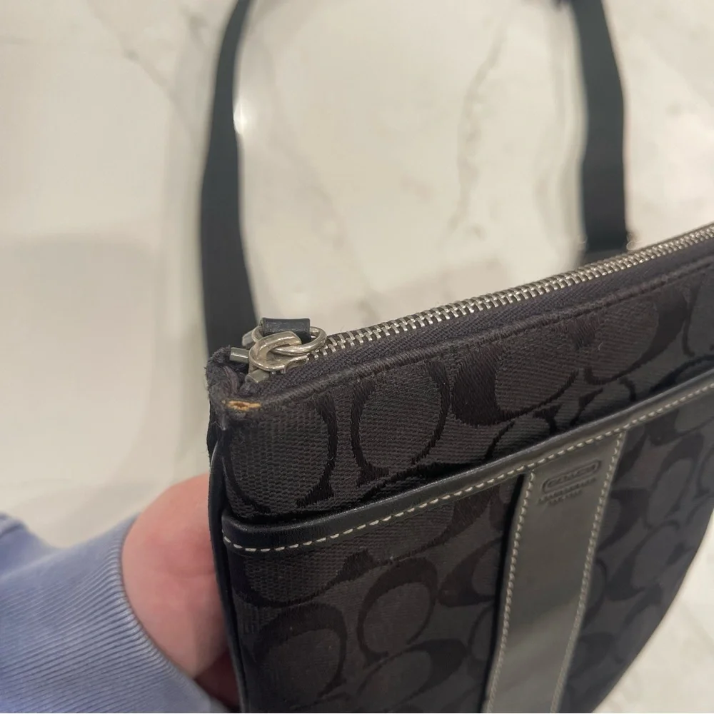 Coach black canvas messenger crossbody bag - Picture 4 of 12